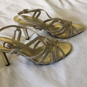 Nina size 7 gold heels